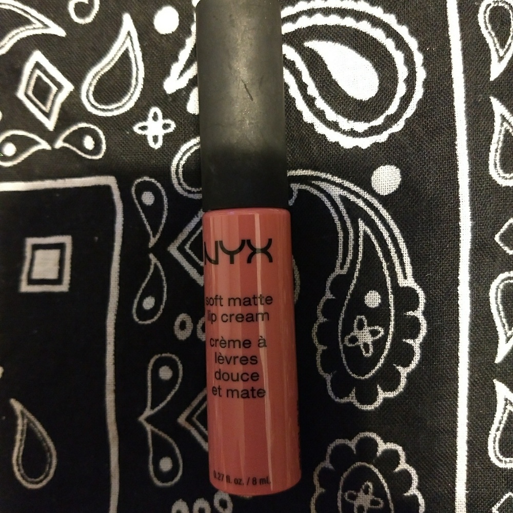 ADD ON ITEM Nyx soft mattr lip cream - Picture 1 of 2